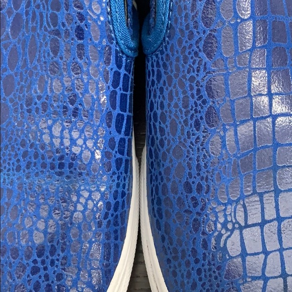 Vans - Picture 2 of 7